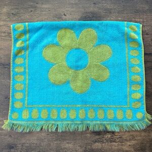 Vintage Mod 60s 70s Floral Cotton Hand Towel – Blue & Green Daisy